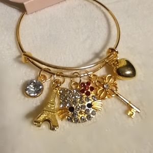 GOLD PARIS KITTY KEY HEART RHINESTONE CHARM BRACELET NON AUTH. HELLO KITTY